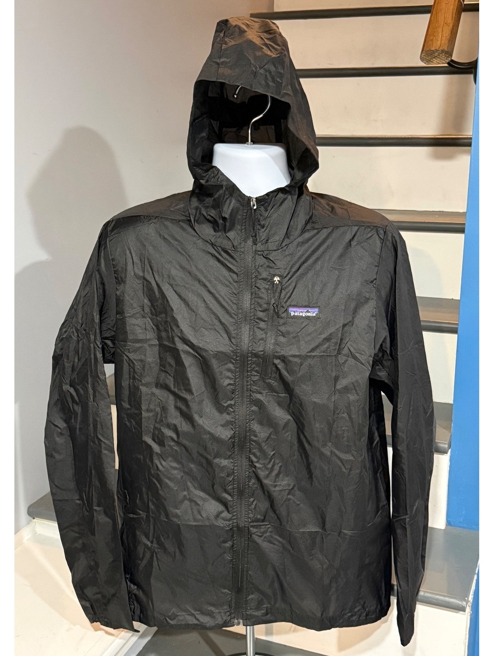 Patagonia Men’s Large Houdini Ultra Lightweight Hooded Black Windbreaker Jacket!